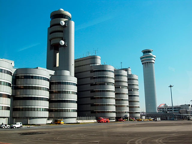 羽田空港新旧管制塔