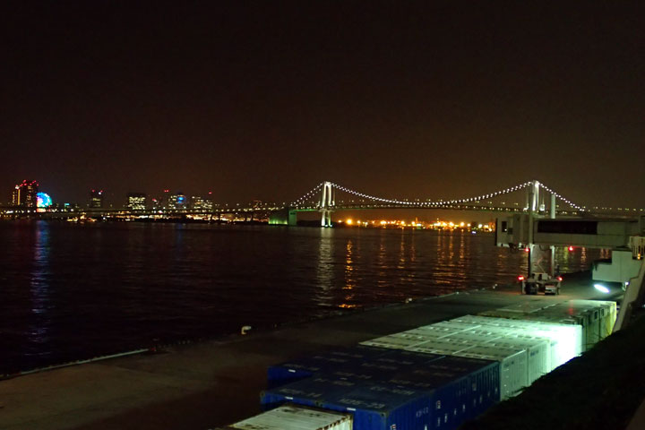 東京港竹芝桟橋からレインボーブリッジ