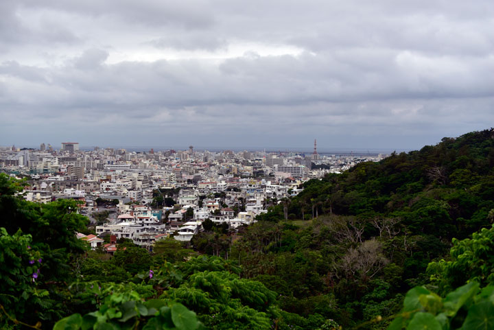 末吉の森から那覇市を望む